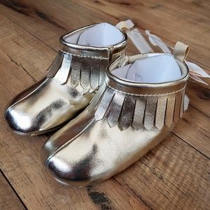 🎉HP🎉 Moccasin Gold Booties size 4